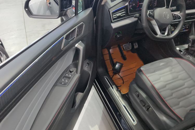 Used Volkswagen Tiguan L 2022 330TSI Automatic Two-Wheel Drive R-Line Flagship Edition
