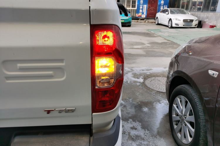 Used SAIC MAXUS T70 2020 2.0T Gasoline Manual Two-Wheel Drive Elite Version Standard Box High Ground Clearance
