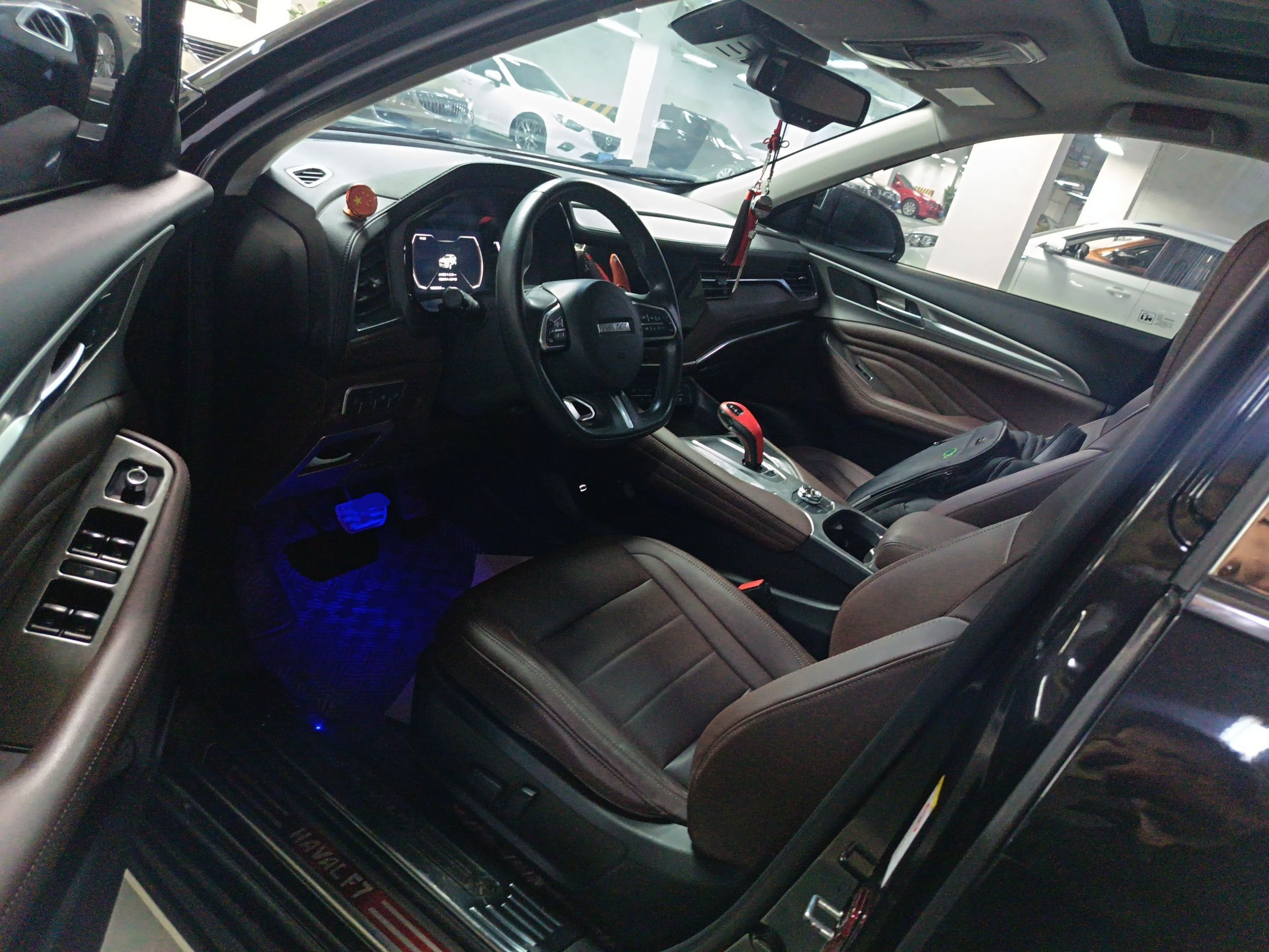 المقاعد الأمامية داخل السيارة