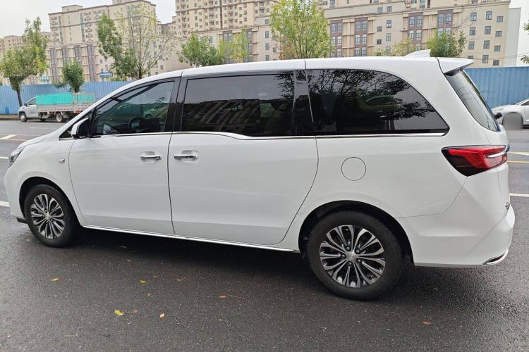 Used Buick GL8 2023 Facelifted Land Cruiser Executive Luxury Version
