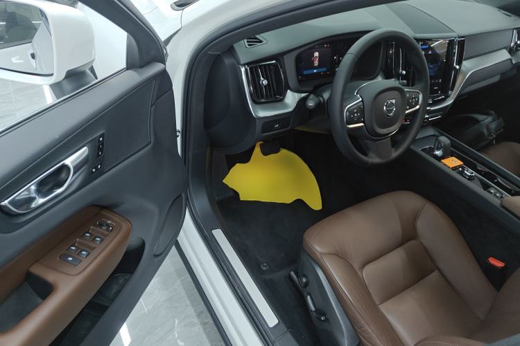 Used Volvo XC60 2023 B5 4x4 Smart Luxury Edition