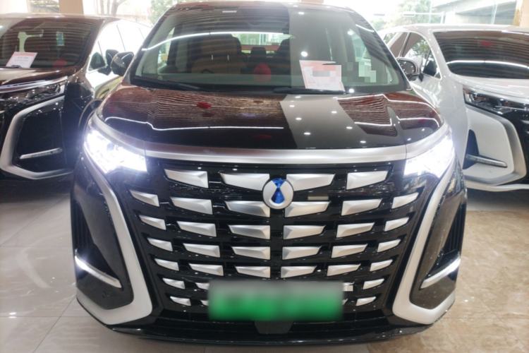 Used Denza D9 2022 DM-i 1040 Prestige Model