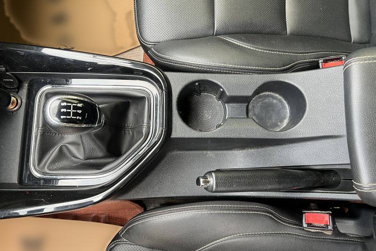 Used Dongfeng Fengon S560 2019 1.8L Manual Urban Model
