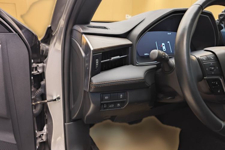 Used Toyota Avalon 2024 Dual-Motor 2.0L Luxury Edition