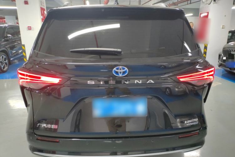 Used Toyota Sienna 2023 2.5L Hybrid Deluxe Edition
