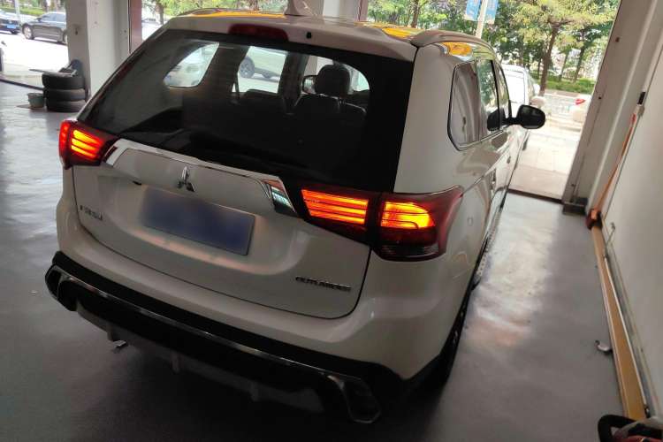 Used Mitsubishi Outlander 2017 2.0L Two-Wheel Drive Glory Edition 5 Seats
