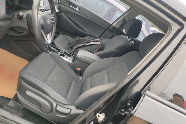 Used Hyundai Tucson 2015 1.6T Dual-Clutch Two-Wheel-Drive Comfort Model
