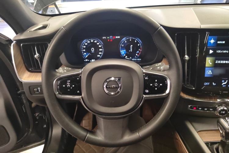 Used Volvo XC60 2021 T5 4x4 Smart Luxury Edition