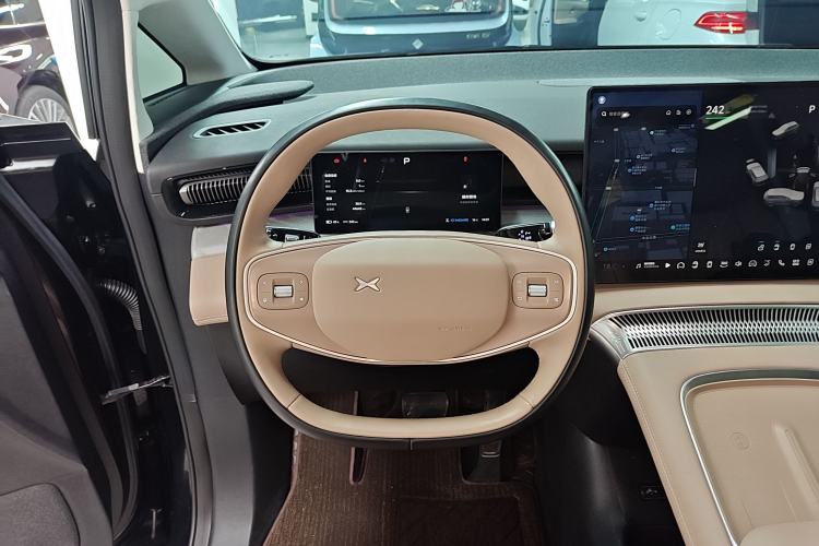 Used XPeng X9 2024 702 Ultra-Long Range Pro
