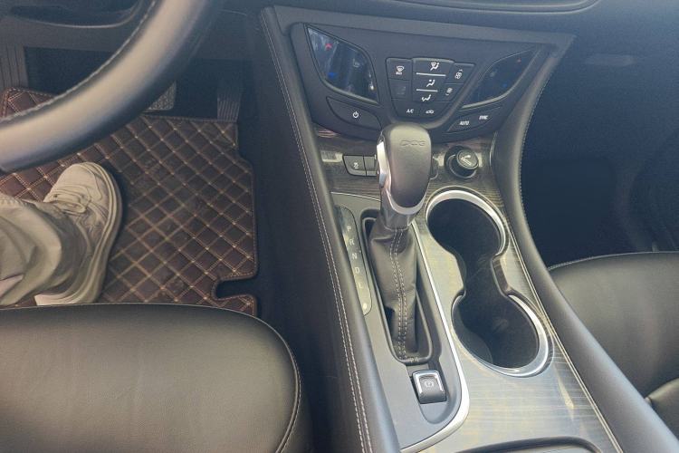 Used Buick Envision 2018 20T Two-Wheel-Drive Elite Model
