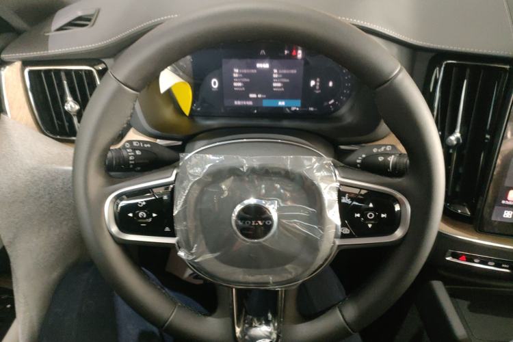 Used Volvo XC60 2026 B5 4x4 Smart Luxury Edition