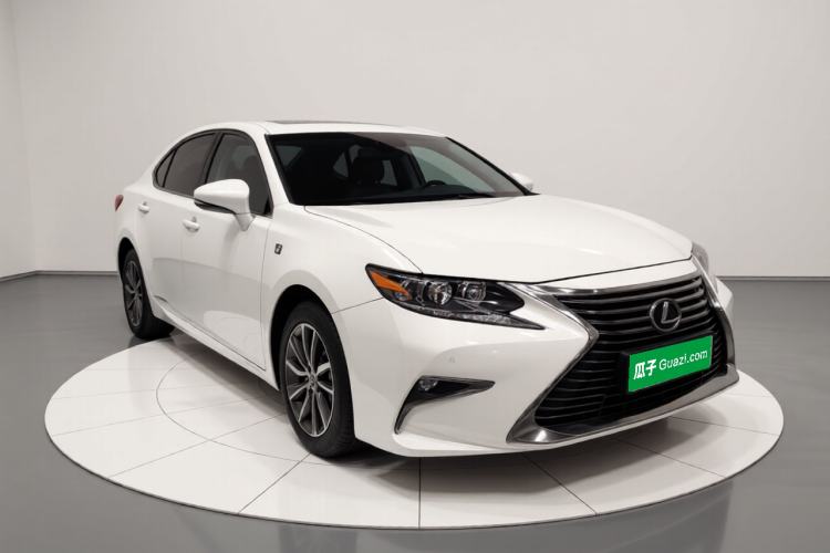 Used Lexus ES 2015 300h Comfort Edition

