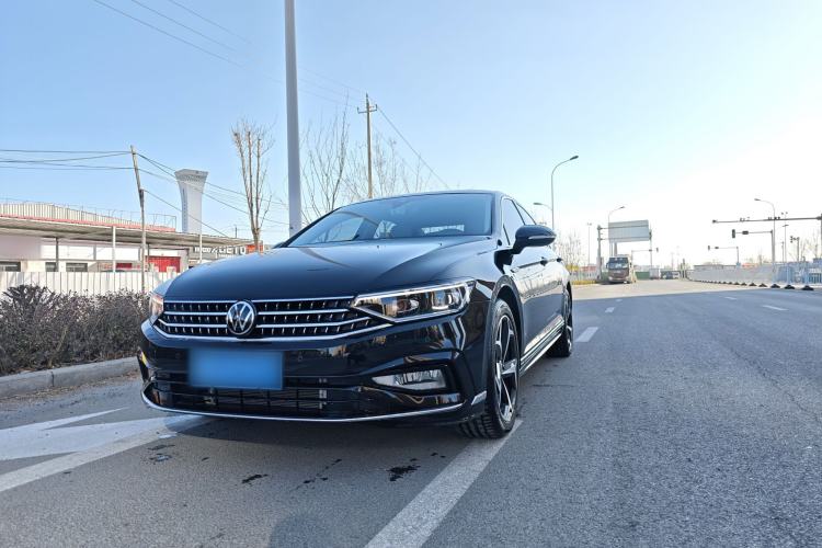 Used Volkswagen Magotan 2025 Revised Version 2 Zhongxiang Edition 330TSI DSG Luxury Trim
