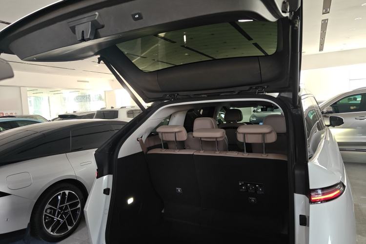 Used XPeng X9 2025 740 Ultra-Long Range Max
