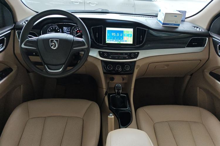 Used Baojun 730 2016 1.5L Manual Comfort Version 7 Seats China V Emission Standard
