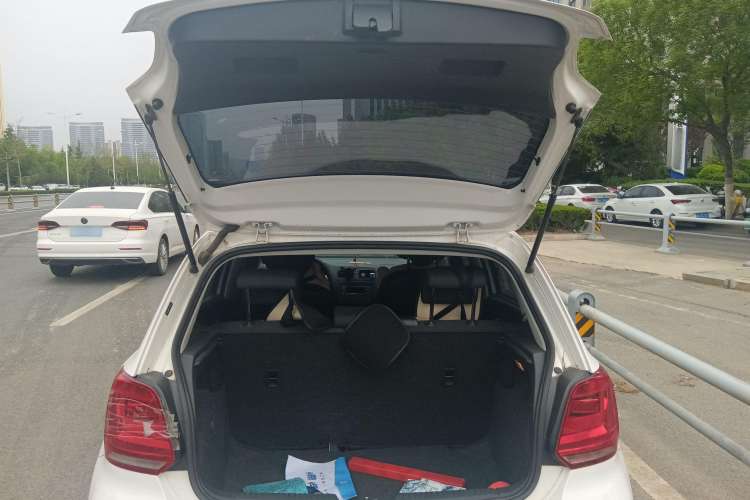 Used Volkswagen Polo 2016 1.4L Manual Fashion Model