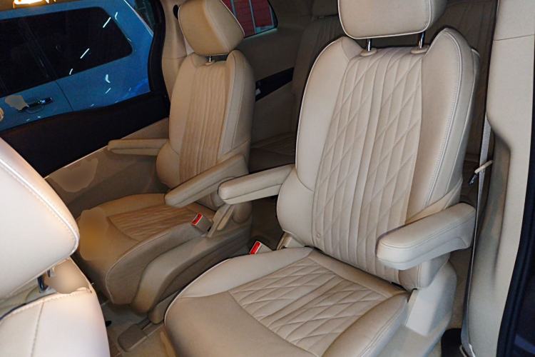 Used Buick GL8 2023 Facelifted Land Cruiser Executive Luxury Version
