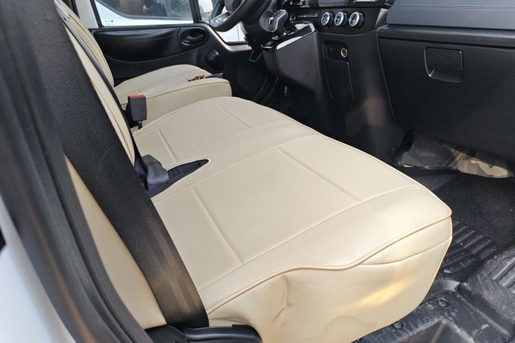 Used JMC Fushun 2023 2.0T Automatic Short-Wheelbase Low-Roof Commercial & Multi-Purpose Passenger Vehicle 6 Seats with Lift-Up Tailgate
