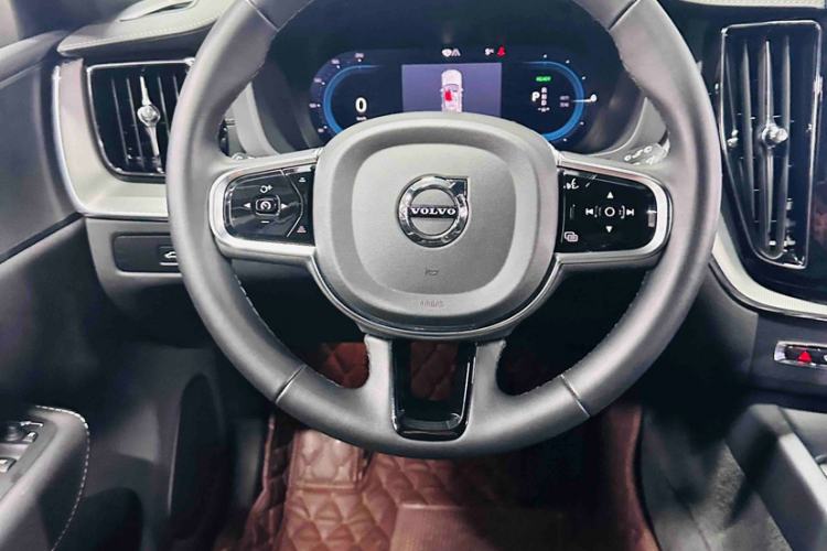 Used Volvo XC60 New Energy 2025 Plug-in Hybrid Long-Range All-Wheel Drive Zhiyuan Extreme Night Black Edition
