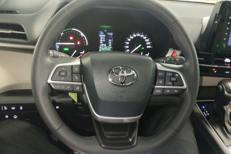 Used Toyota Sienna 2023 2.5L Hybrid Luxury Edition

