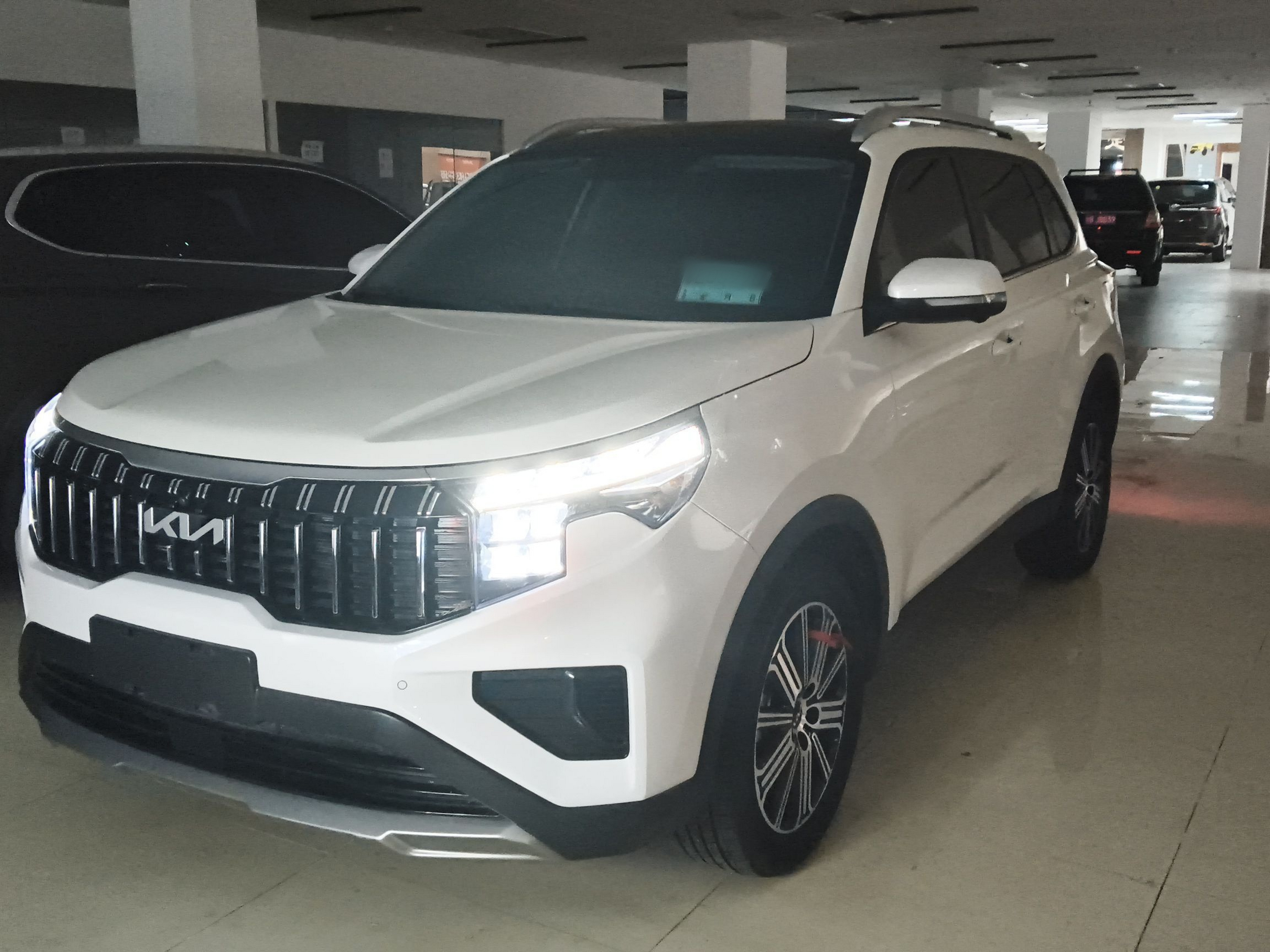 Под передней частью автомобиля