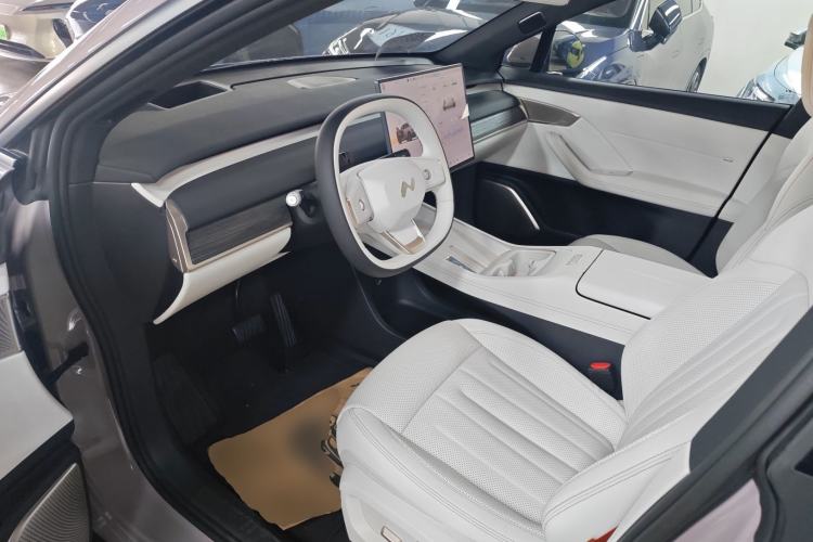 Used ONVO L60 2024 60 kWh All-Wheel Drive