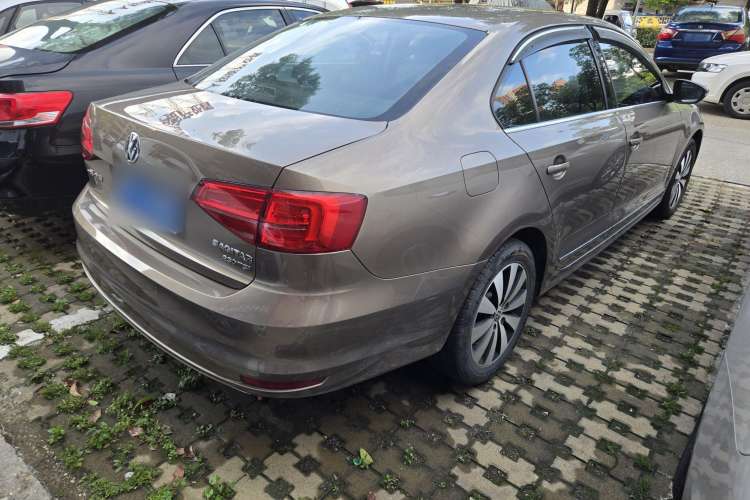 Used Volkswagen Sagitar 2017 230TSI Automatic Comfort Version
