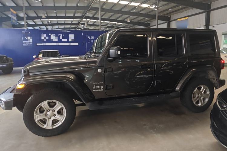 Used  Wrangler 2019 2.0T Sahara Four-Door Brilliant Top Version China VI Emission Standard

