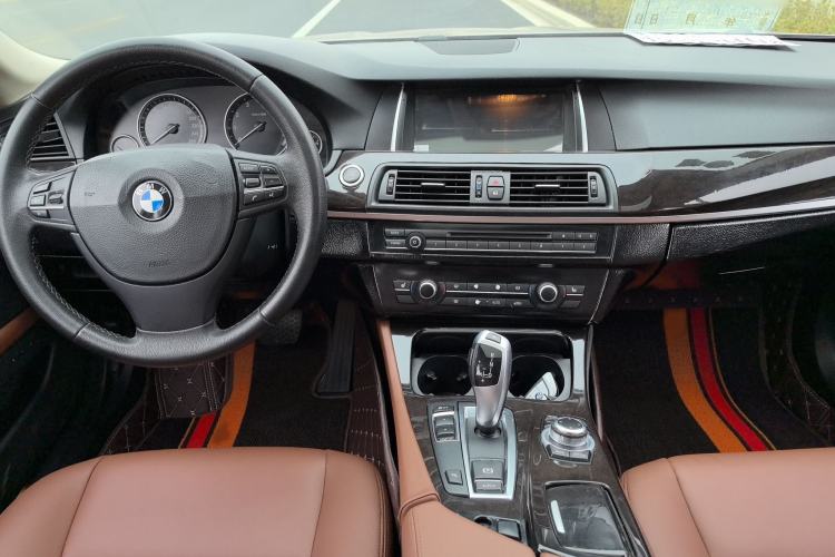 Used BMW 5 Series 2014 525Li Leading Model
