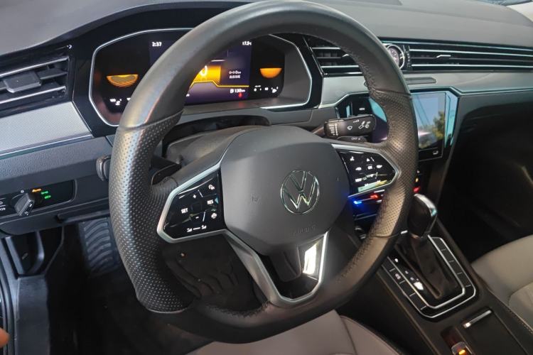 Used Volkswagen Magotan 2023 2 Million Units Limited Edition 330TSI DSG Leading Version
