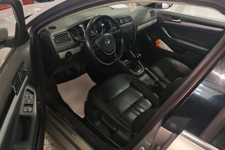 Used Volkswagen Sagitar 2015 1.6L Manual Comfort Model