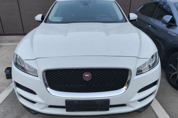 Used Jaguar F-PACE 2018 2.0T Two-Wheel Drive Urban Deluxe Edition
