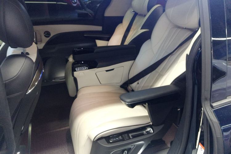 Used Toyota Granvia 2023 2.5L Hybrid Flagship VIP Edition
