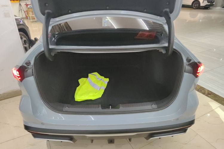 Used  L6 2024 125km PLUS Dragon Edition
