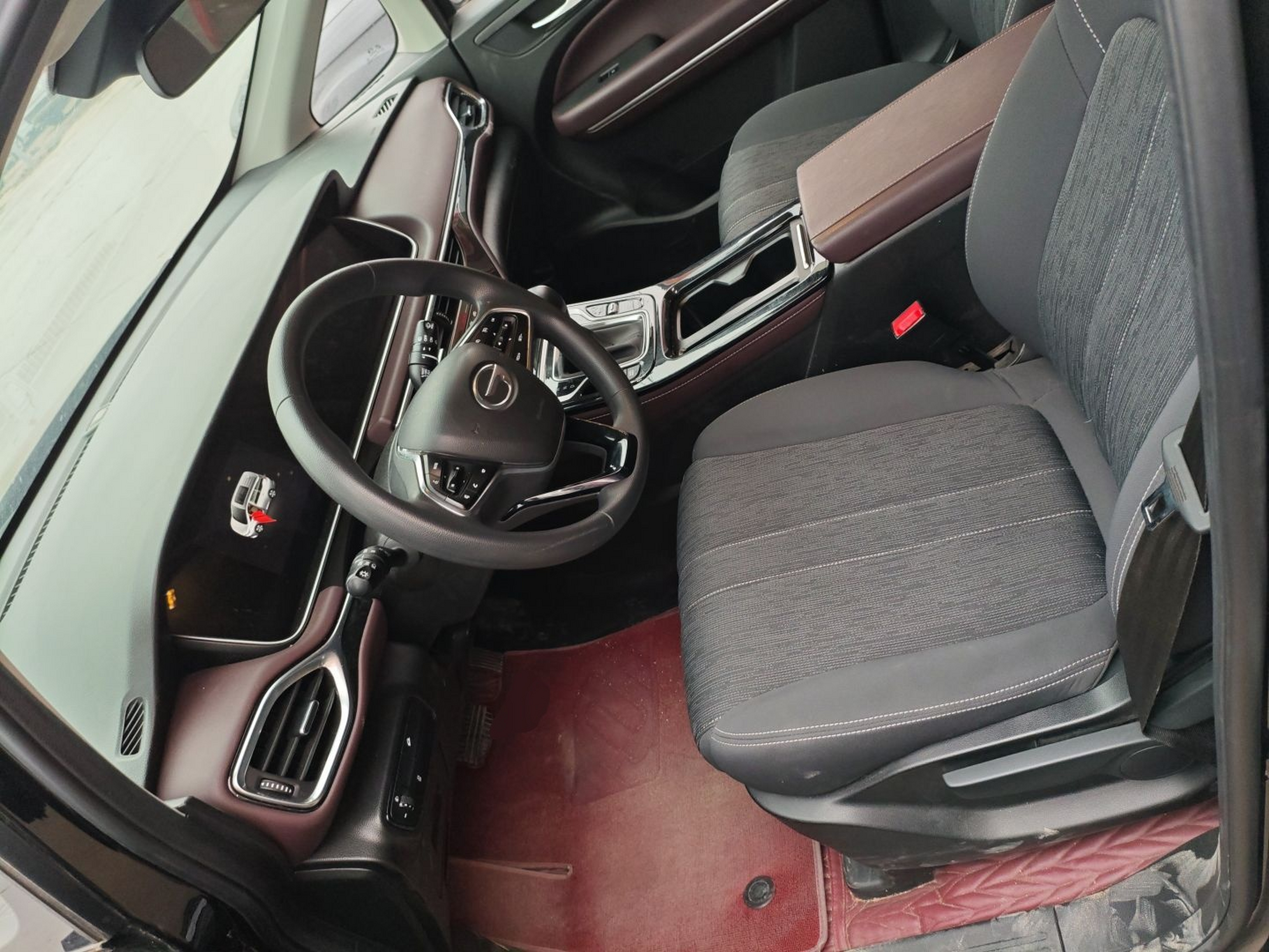 Переднее сиденье в автомобиле