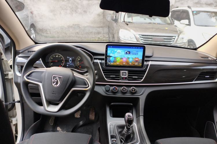 Used Baojun 560 2017 1.5T Manual Comfort Version 7 Seats
