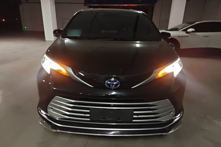 Used Toyota Sienna 2021 2.5L Hybrid Platinum Edition
