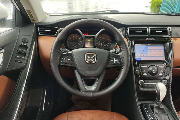 Used JMC Yusheng S330 2016 1.5L GTDi Automatic Two-Wheel Drive Fashion Edition
