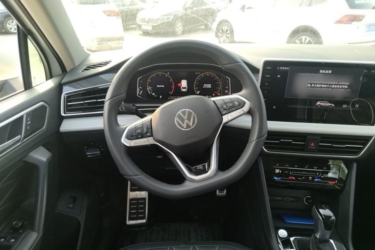 Used Volkswagen Tiguan L 2024 Outstanding Model 330TSI Automatic Two-Wheel Drive R-Line Dragon Glory Edition
