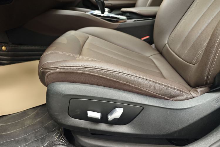 Used BMW 5 Series 2019 Facelifted 525Li Luxury Package
