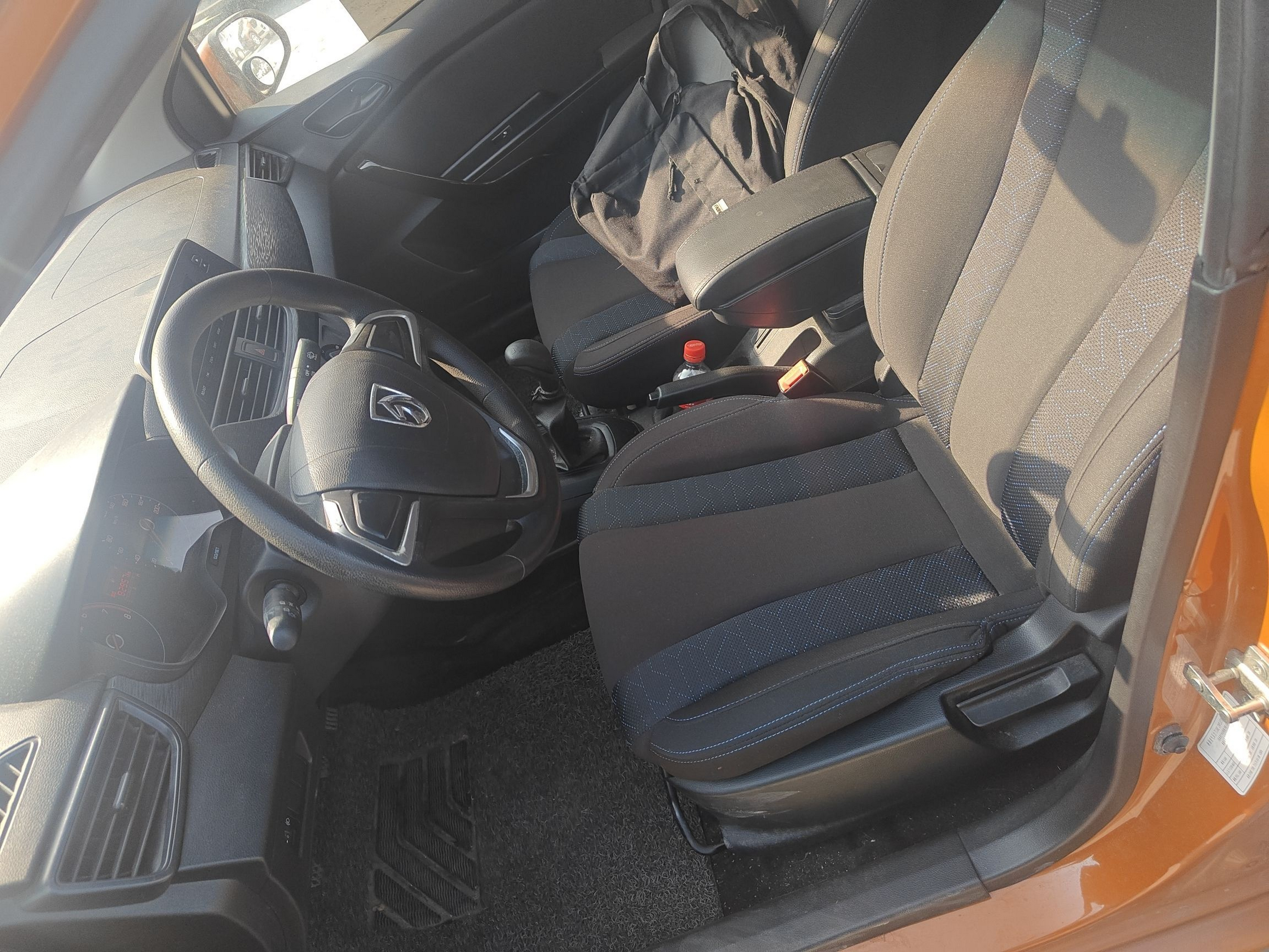 Переднее сиденье в автомобиле