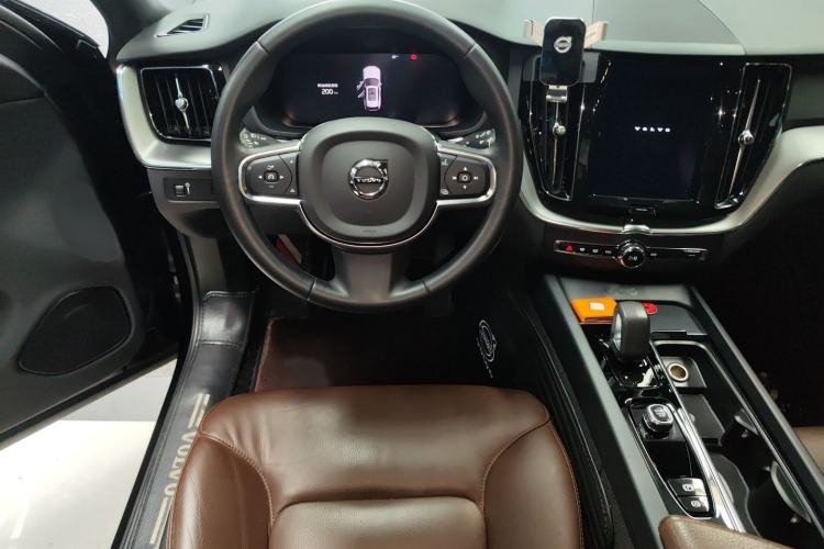 Used Volvo XC60 2022 B5 4x4 Zhiyi Luxury Edition
