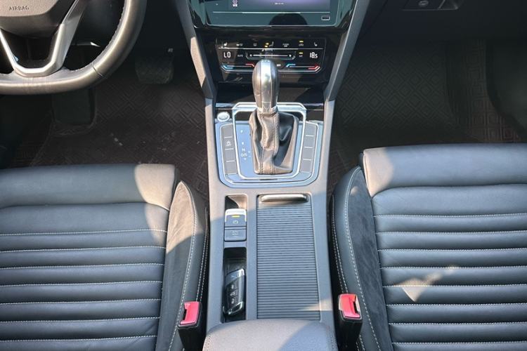 Used Volkswagen Magotan 2020 330TSI DSG Leading Model
