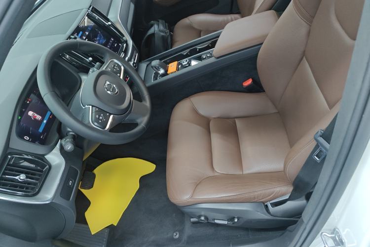 Used Volvo XC60 2023 B5 4x4 Smart Luxury Edition