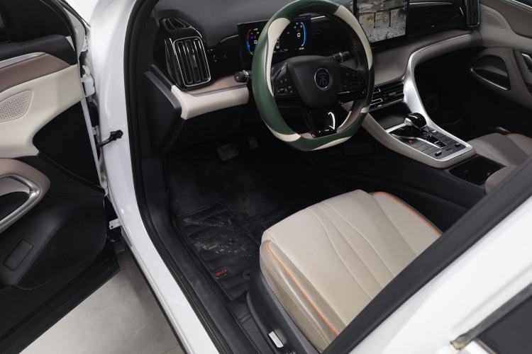 Used BYD Song Pro New Energy 2023 Champion Edition DM-i 71KM Navigation Model
