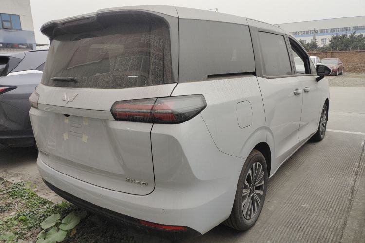 Used Wuling Wuling Starlight 730 2025 Model Plug-in Hybrid 125km Luxury Edition
