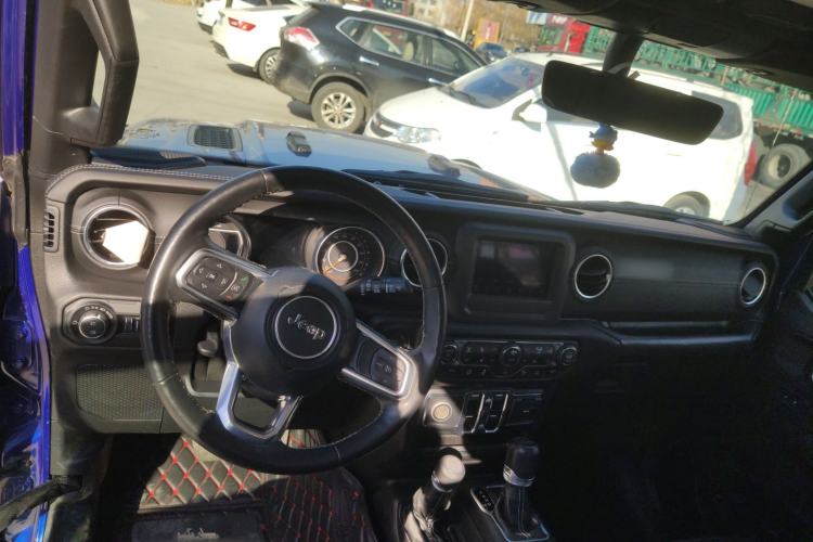 Used  Wrangler 2019 2.0T Sahara Four-Door Version China VI Emission Standard
