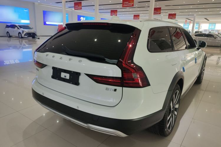 Used Volvo V90 2022 Cross Country B5 AWD Prestige Edition