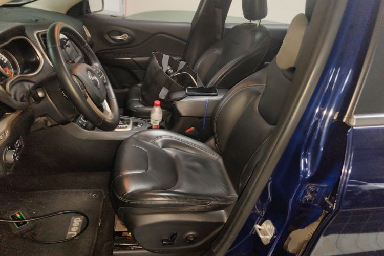 Used  Cherokee 2016 2.4L Leading Edition
