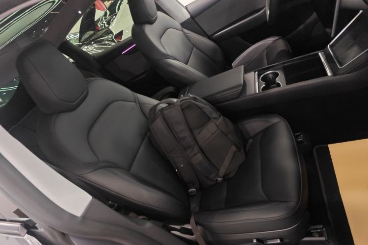 Used Tesla Model Y 2025 Rear-Wheel-Drive Version
